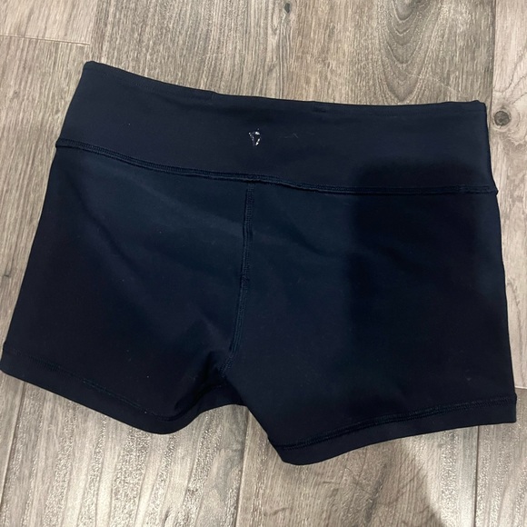 $600 for 16 piece lululemon and Iviva bundle. Everything is in great condition! - Picture 10 of 16